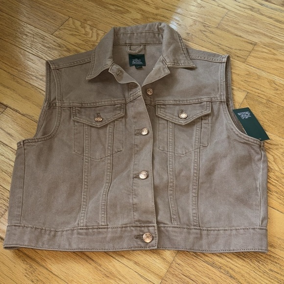 Wild Fable Denim Vest Brown
(NWT)
Mineral Dyed Retro Trucker Vest
Womens - Picture 6 of 6